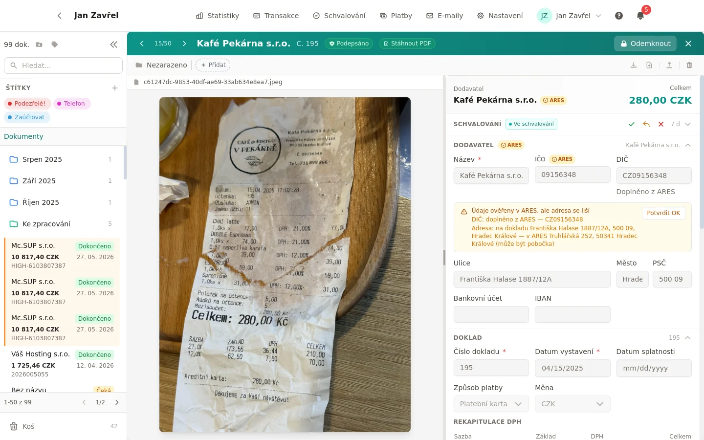Faktura s vyznačenými poli — dodavatel, IČO, částka, DPH